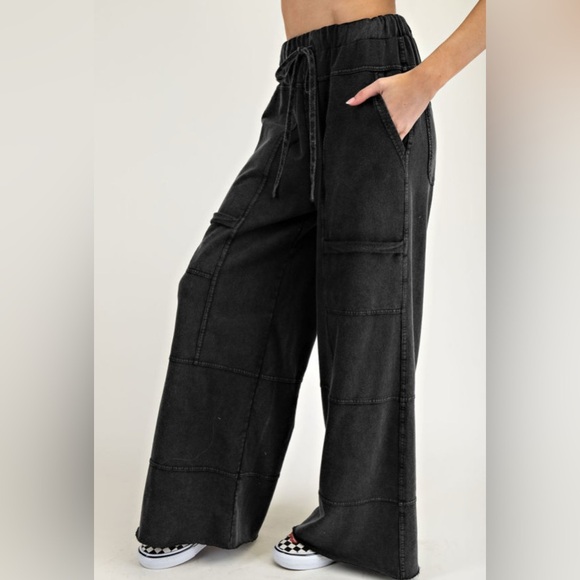 Black Mineral Wash Exposed Seam Wide-Leg Drawstring Pants - Picture 3 of 9